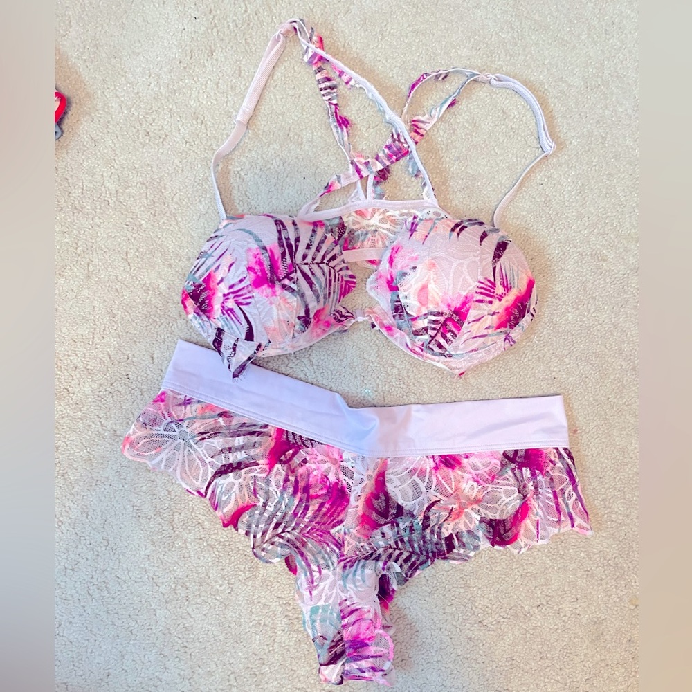 Victoria Secret Undie & Bra set